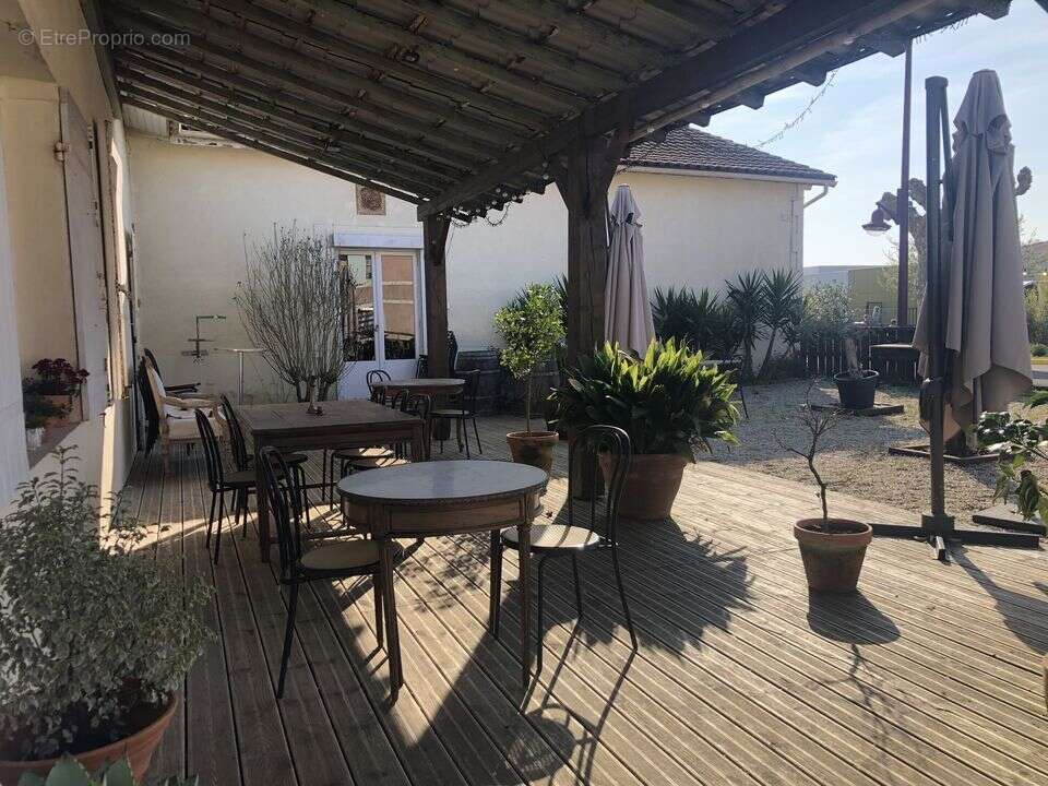 Commerce à GAILLAN-EN-MEDOC