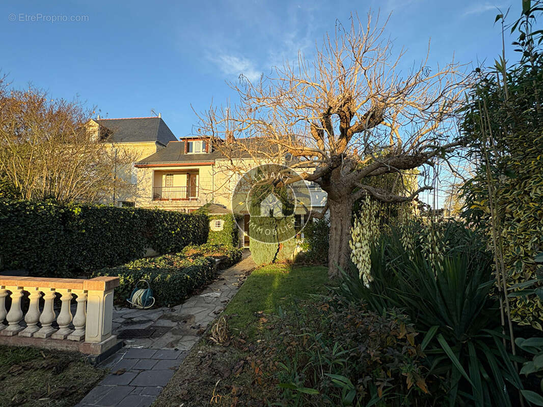 Maison à GENNES