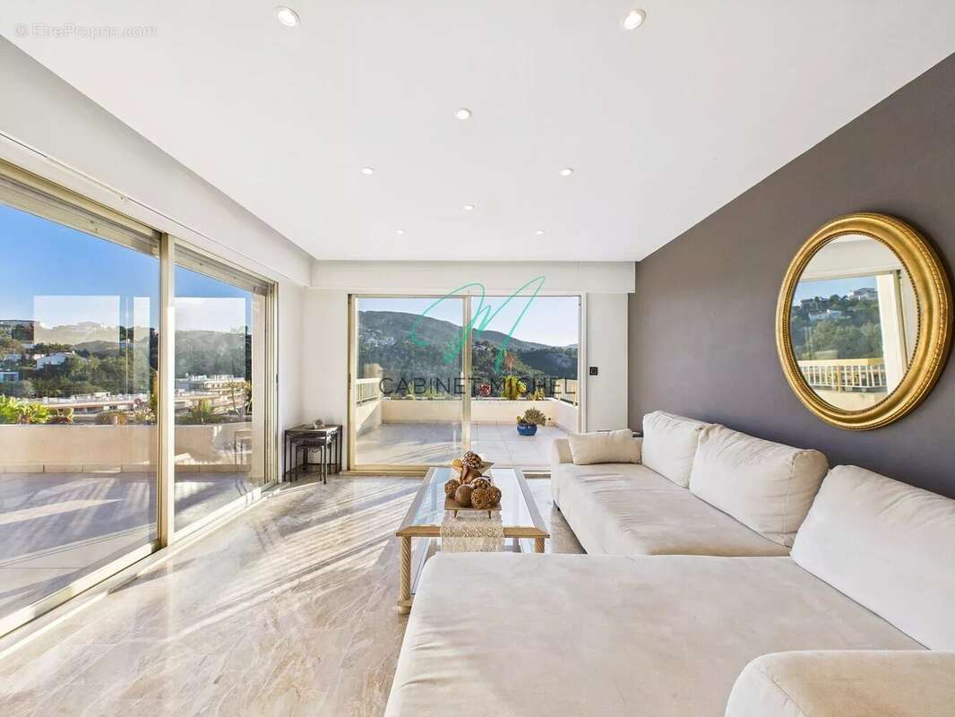 Appartement à MANDELIEU-LA-NAPOULE