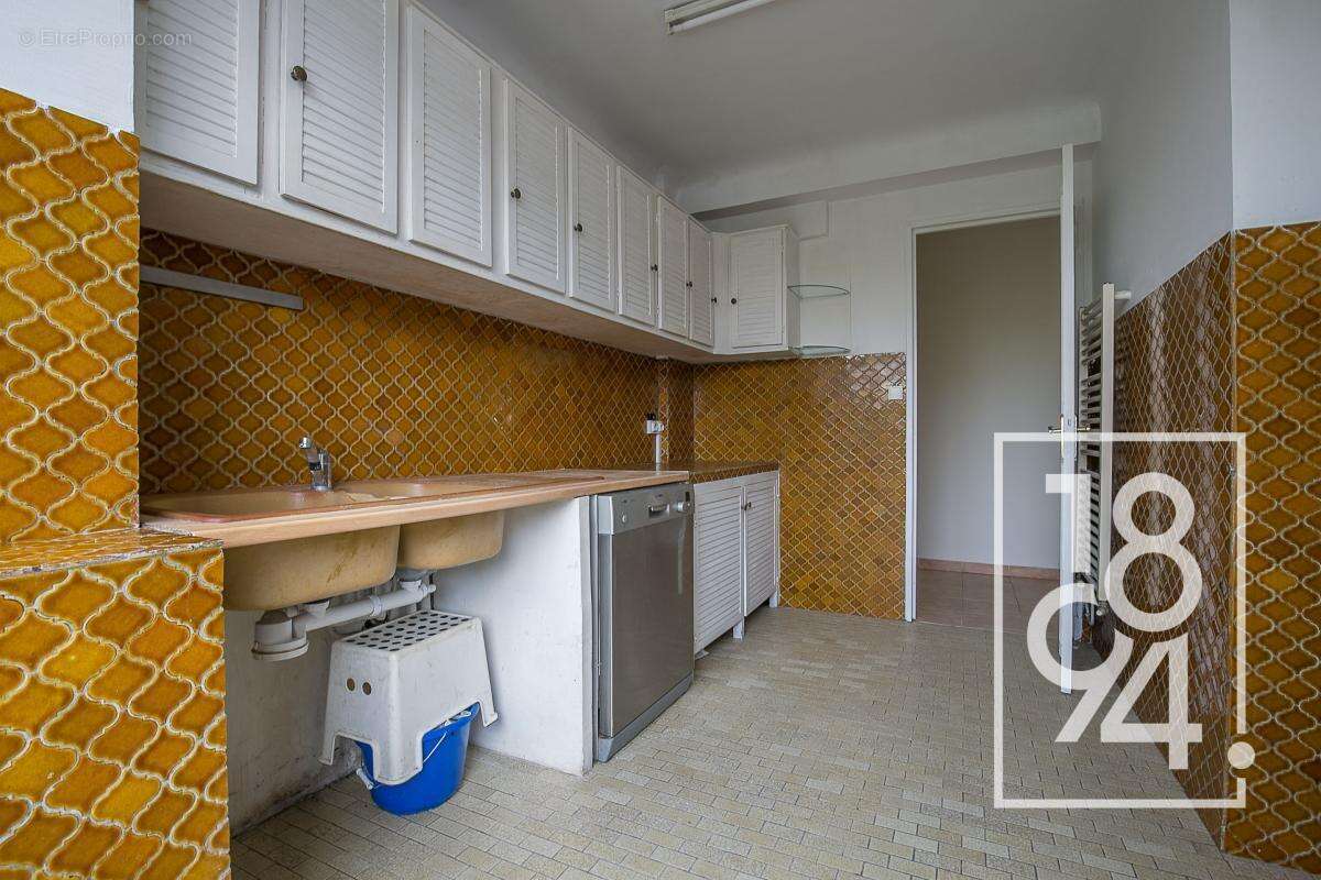 Appartement à MARSEILLE-5E