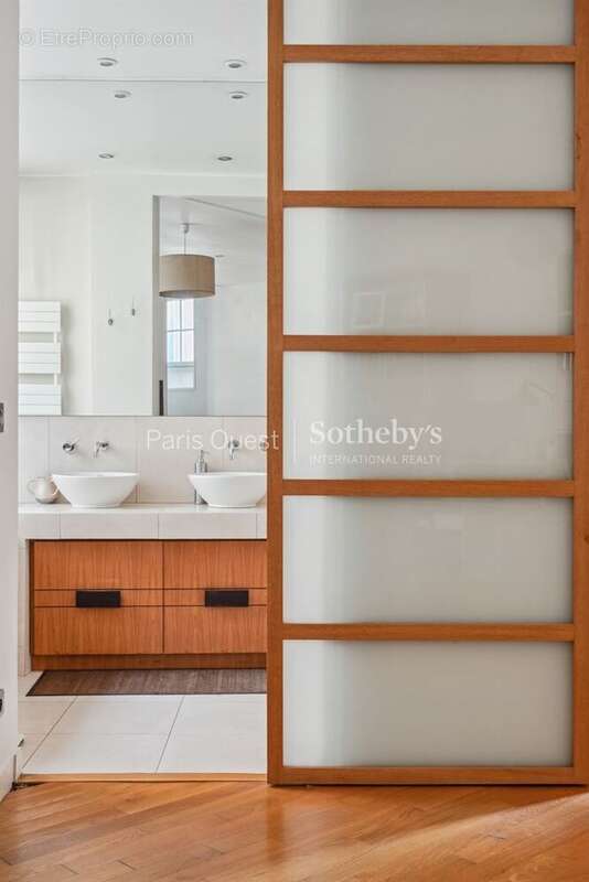 Appartement à NEUILLY-SUR-SEINE