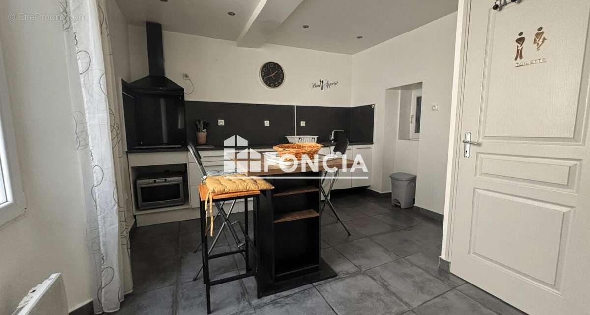 Appartement à SOLLIES-PONT
