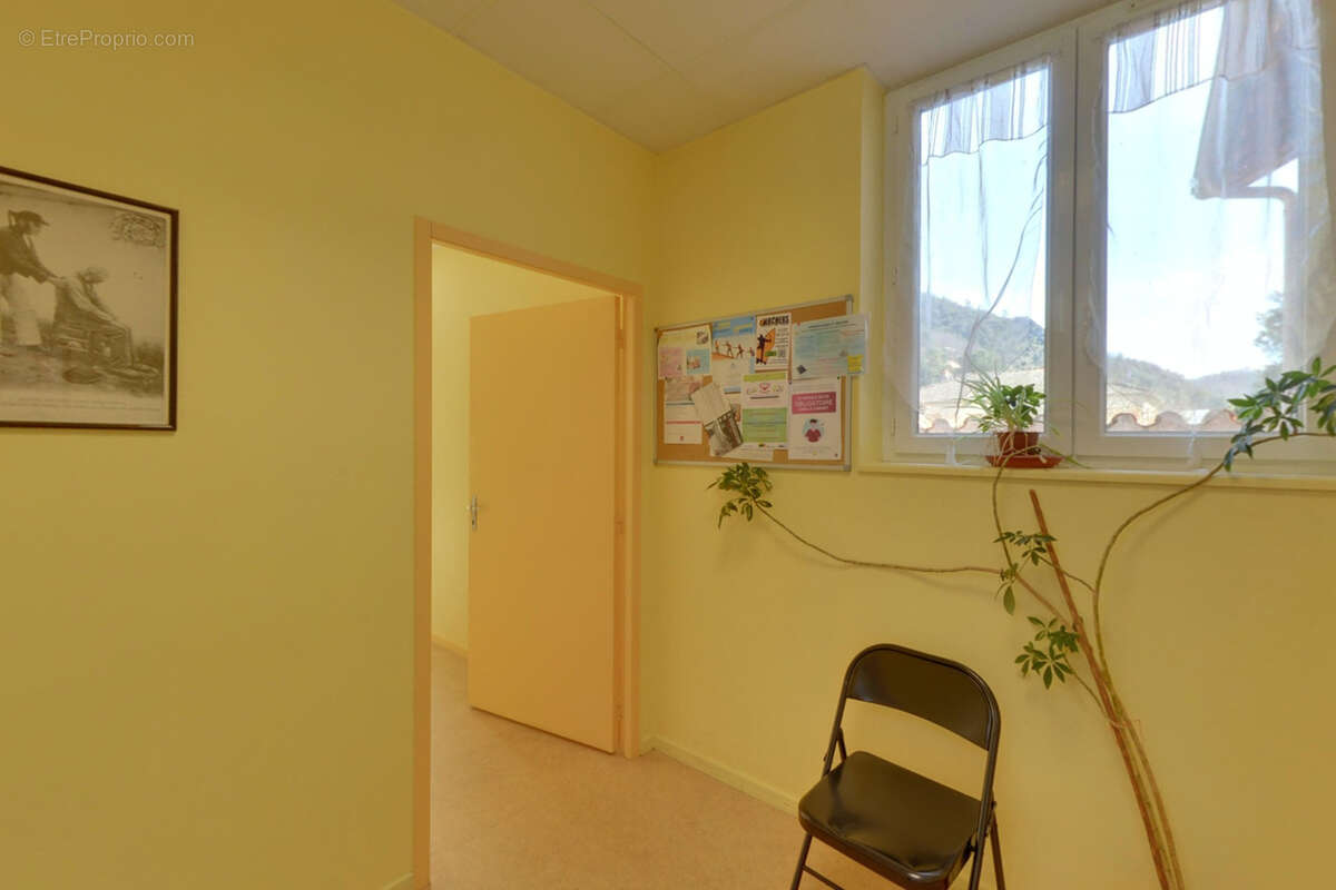 Maison à SAINT-SAUVEUR-DE-MONTAGUT