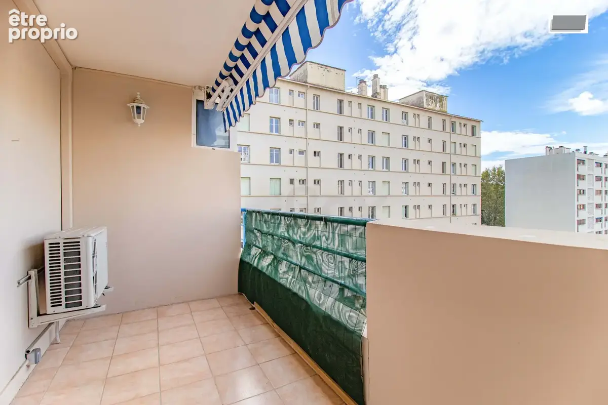 Toulon, Aguillon, 4 pièces climatisé, traversant, 85 M2, double terrasses, vue dégagée, possibilité garage. - photo 3