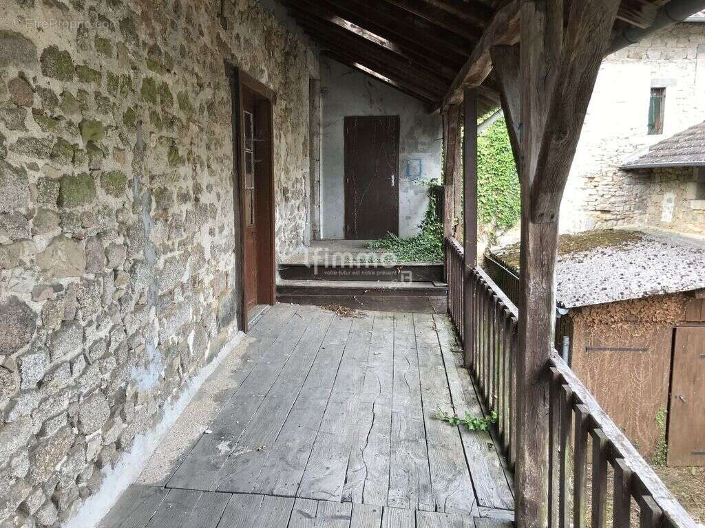 Maison à SAUVIAT-SUR-VIGE