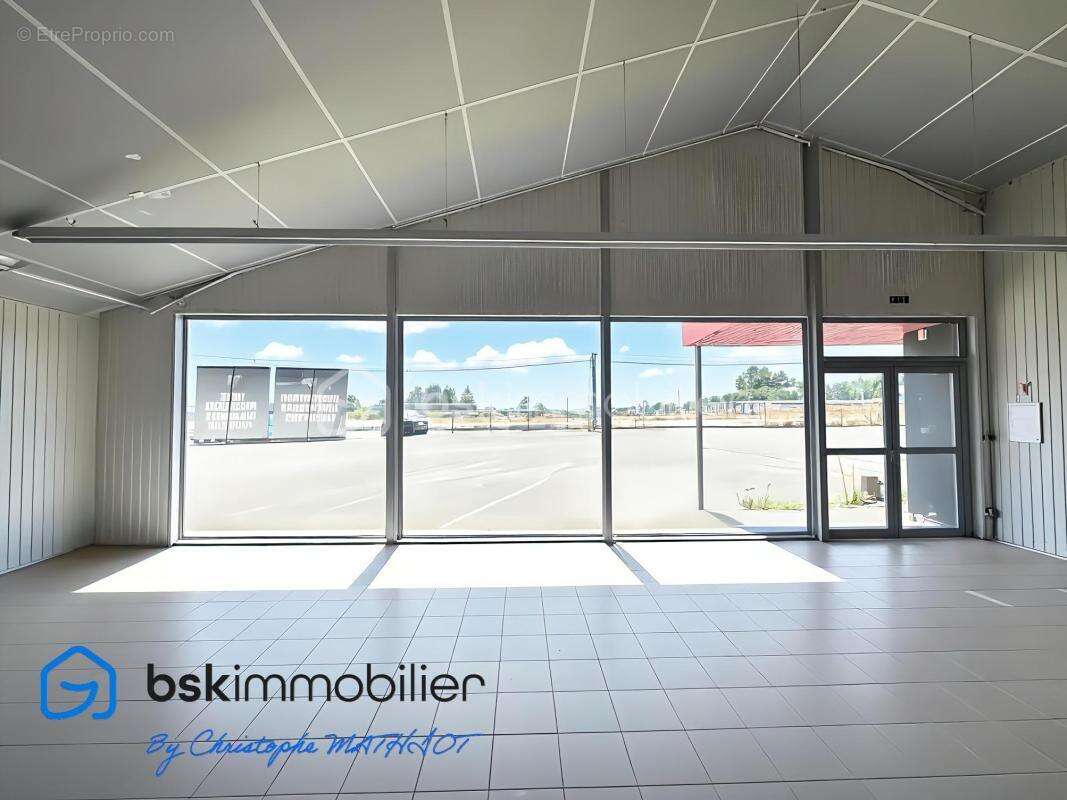 Bâtiment industriel de 1 700 m² sur terrain de 6 230 m² – Nombreuses possibilités d’exploitation ! - photo 2