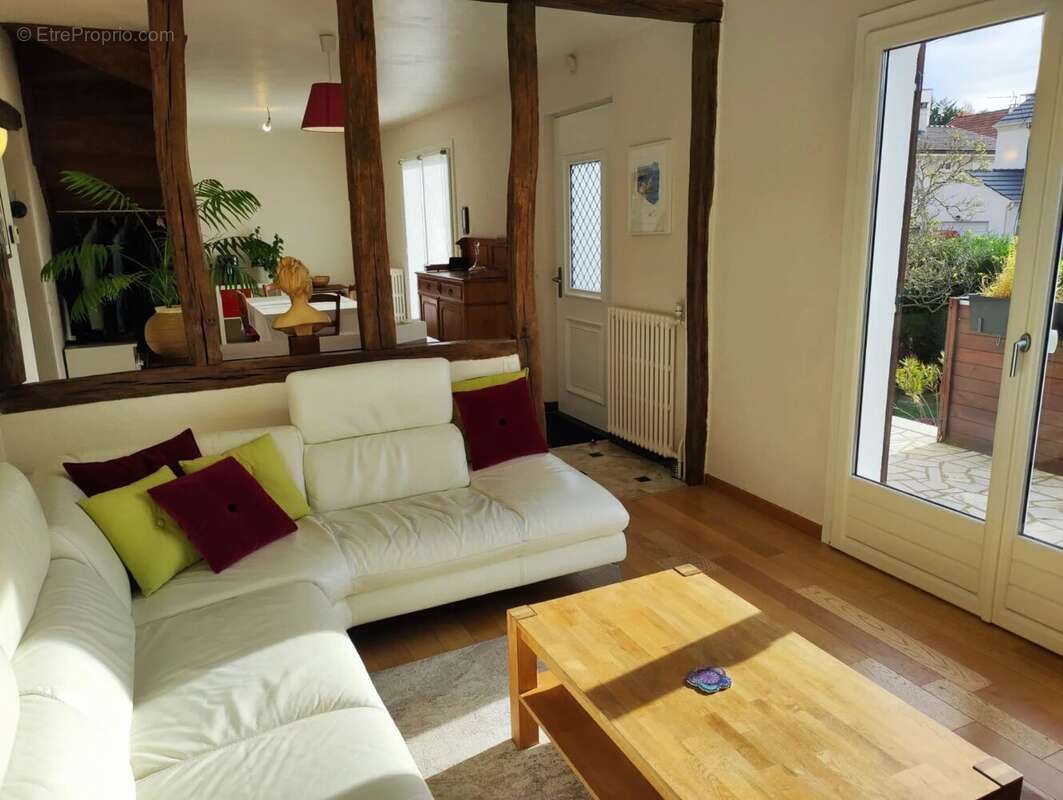 Maison à LES CLAYES-SOUS-BOIS