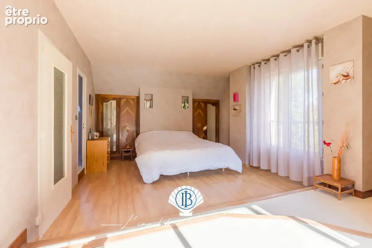 Villa de 346m2 avec parc de 4700m2 proche de la mer - photo 16