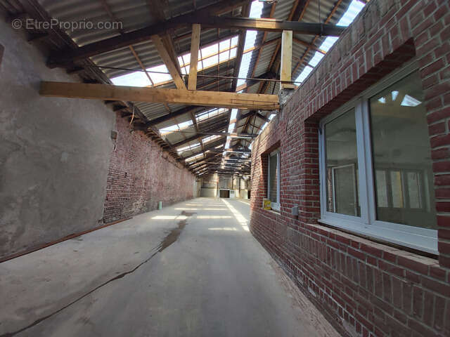 Entrepôt 600m2 avec bureaux - photo 3