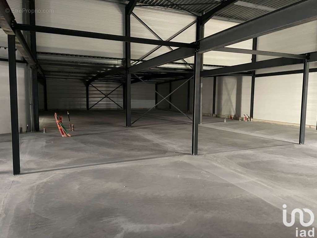 Photo 4 - Commerce à TONNAY-CHARENTE