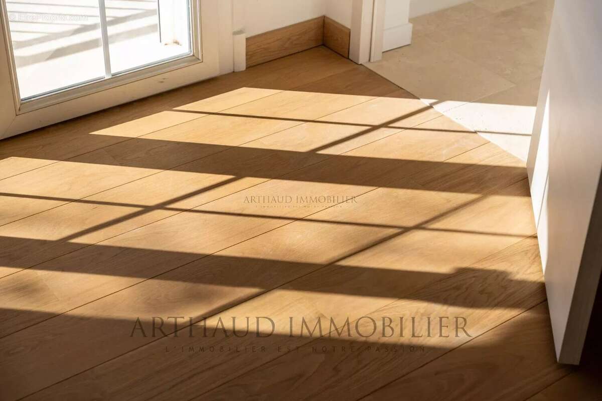 Appartement à LES ISSAMBRES