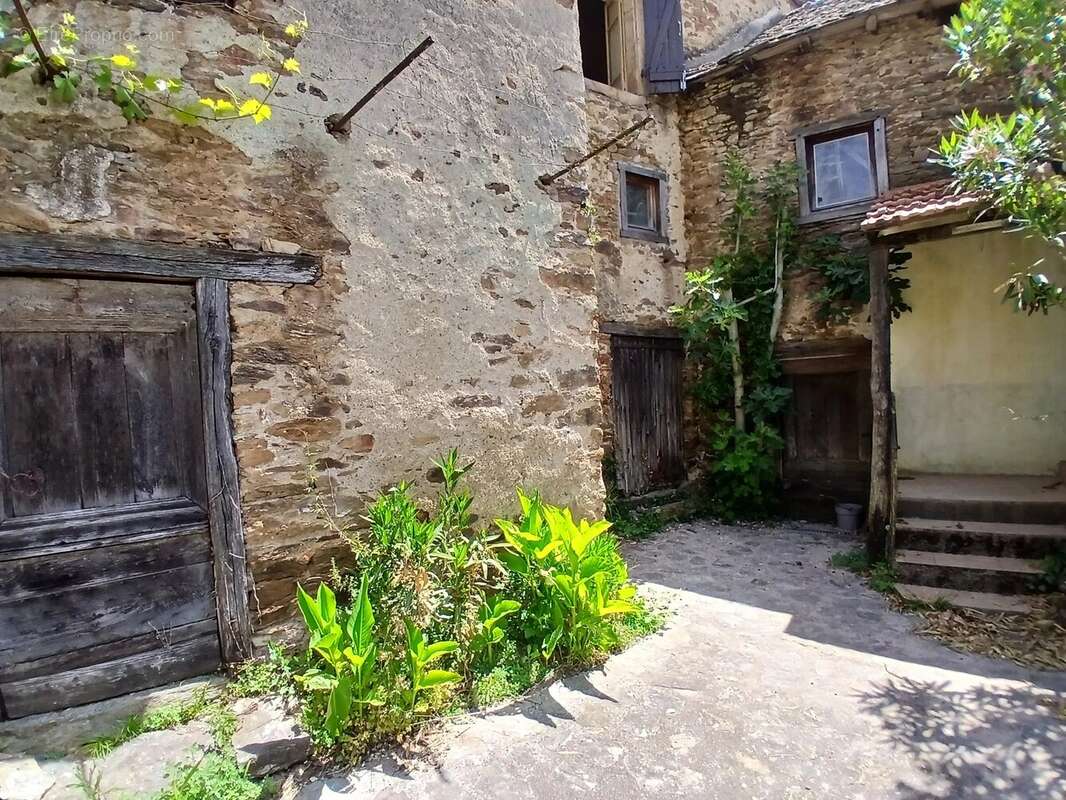 Maison de village à fort potentiel - photo 12