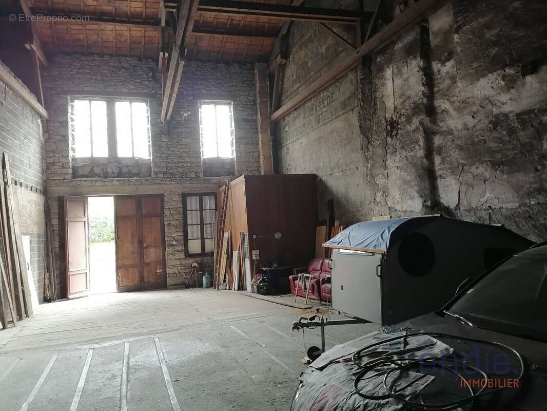 Commerce à SALINS-LES-BAINS