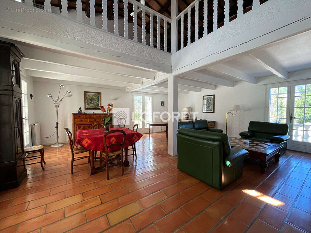 Maison à SAINT-MAXIMIN-LA-SAINTE-BAUME