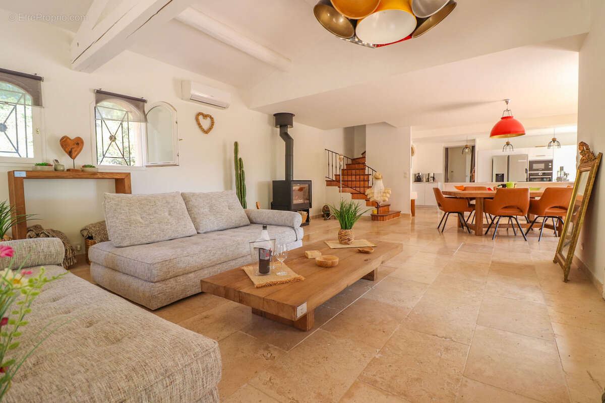FLAYOSC PROPRIETE de 185M2 habitables avec 4 chambres, PISCINE sur plus de 4000m2 clos et paysagé - photo 8
