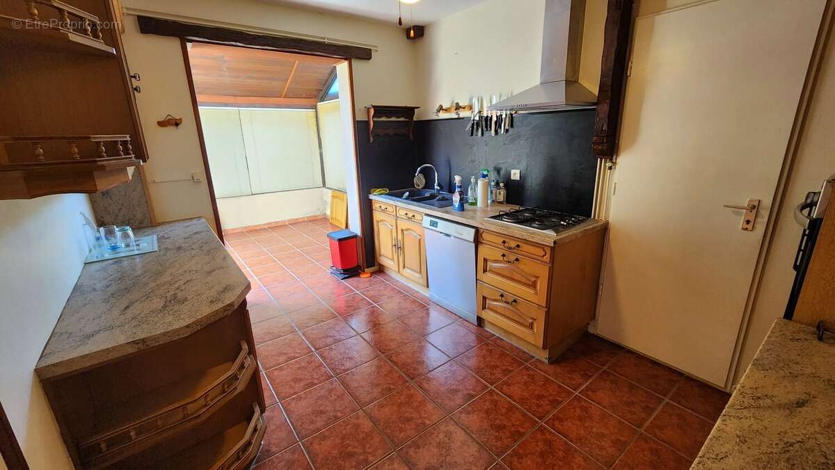 MAZERES LEZONS, A VENDRE Maison 122 m² sur 453 m² de terrain, garage, carport - photo 4