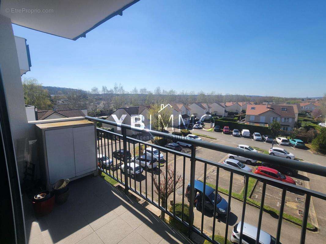 Appartement à LES CLAYES-SOUS-BOIS