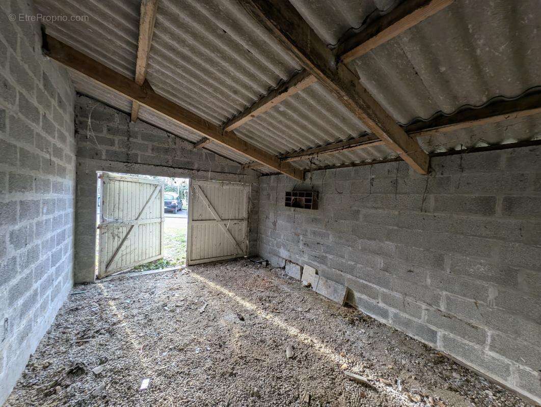 Parking à BONNETAN