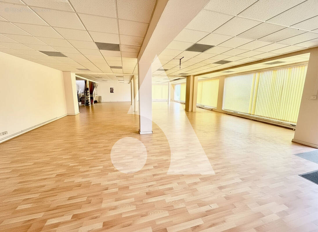 Commerce à LIFFOL-LE-GRAND