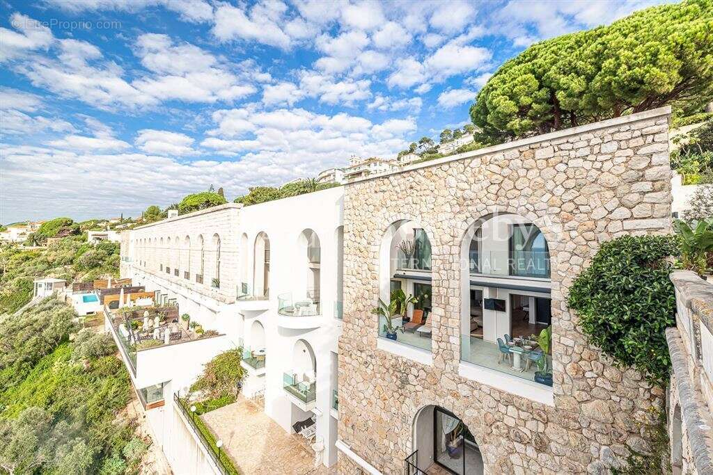 Duplex d'exception avec accès privé à la mer au Palais Maeterlinck à Nice - photo 11
