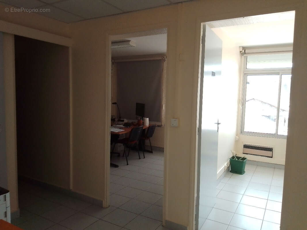 Commerce à POINTE-A-PITRE