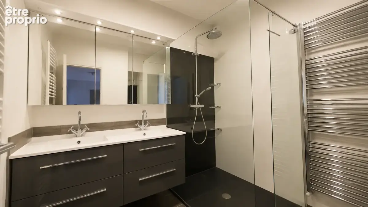 Maison de village 147 m2 avec 3 garages et 155 m2 de combles aménageables - photo 9