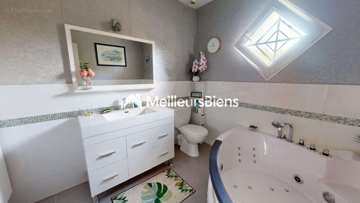 Maison à étage avec ascenseur, piscine et jardin 827 m2 - photo 9