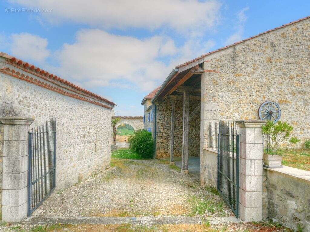 Photo 2 - Maison à SAINT-SALVY