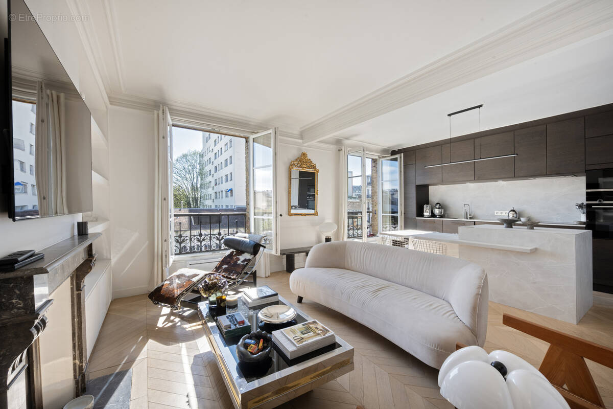 Appartement à PARIS-14E