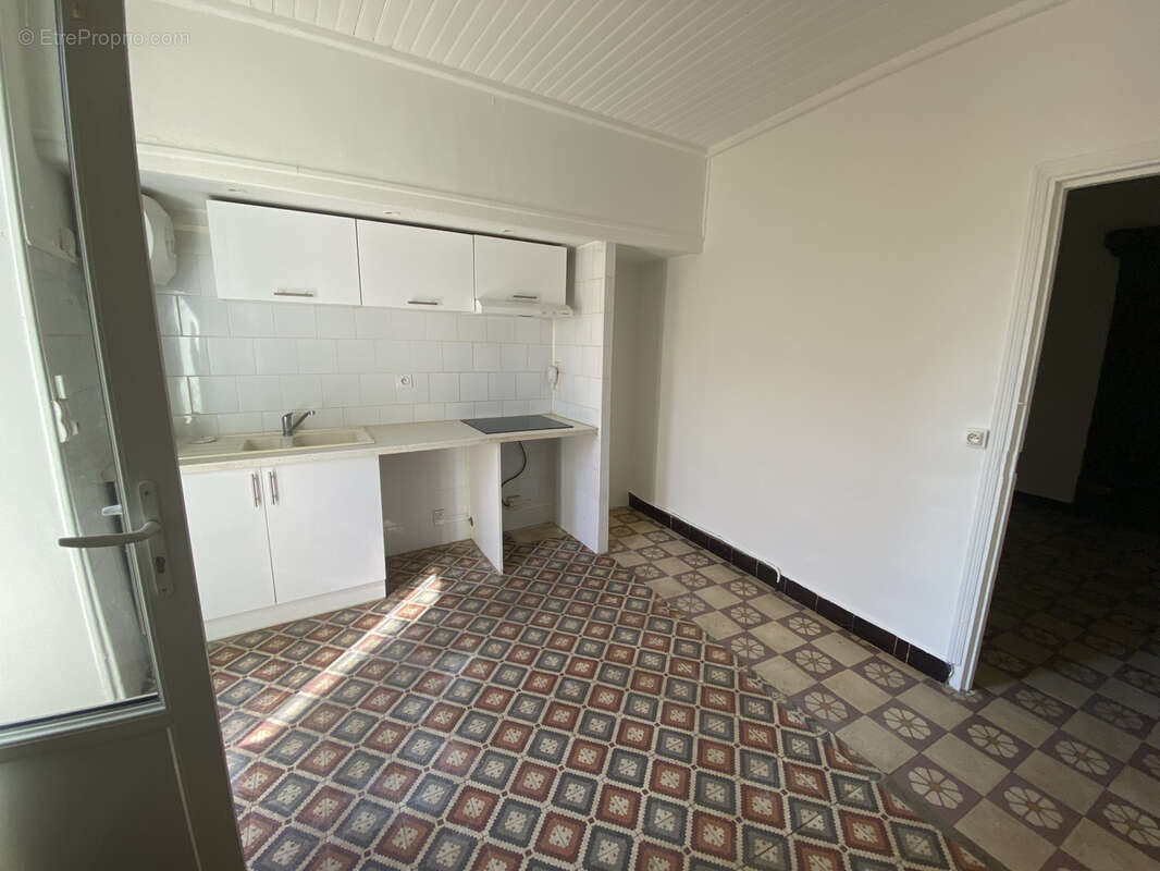 Maison à SAINT-MARCEL-DE-CAREIRET