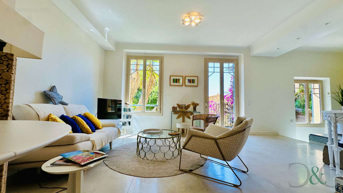 Maison à BORMES-LES-MIMOSAS