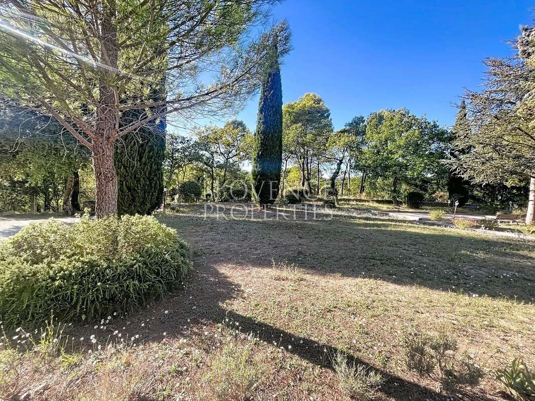 Maison à BESSE-SUR-ISSOLE