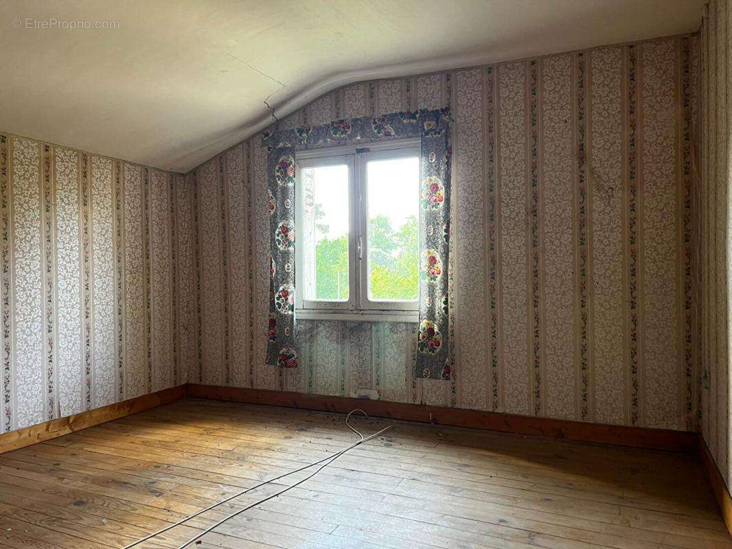 Maison à NOTRE-DAME-DE-SANILHAC