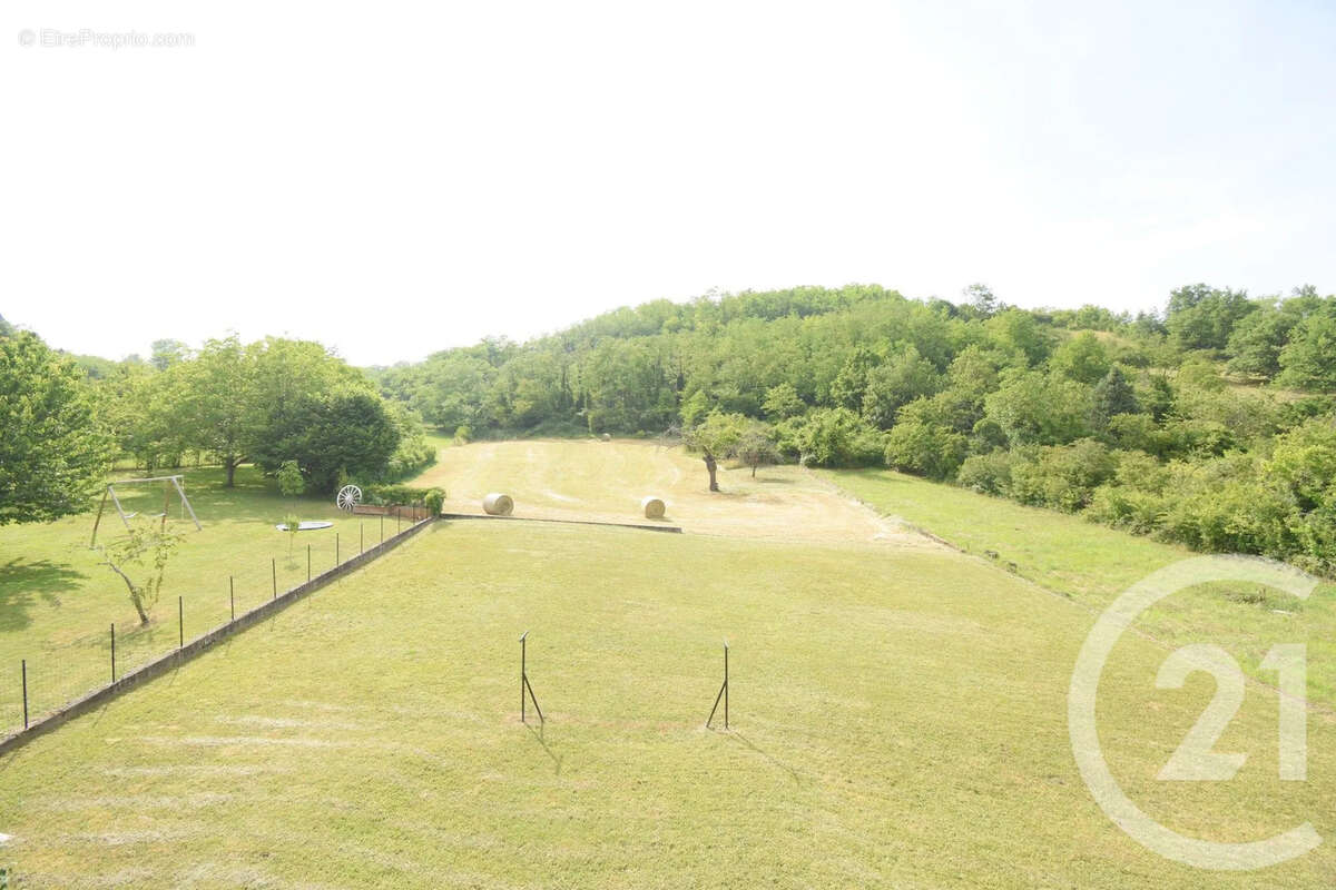Maison à CREUZIER-LE-VIEUX