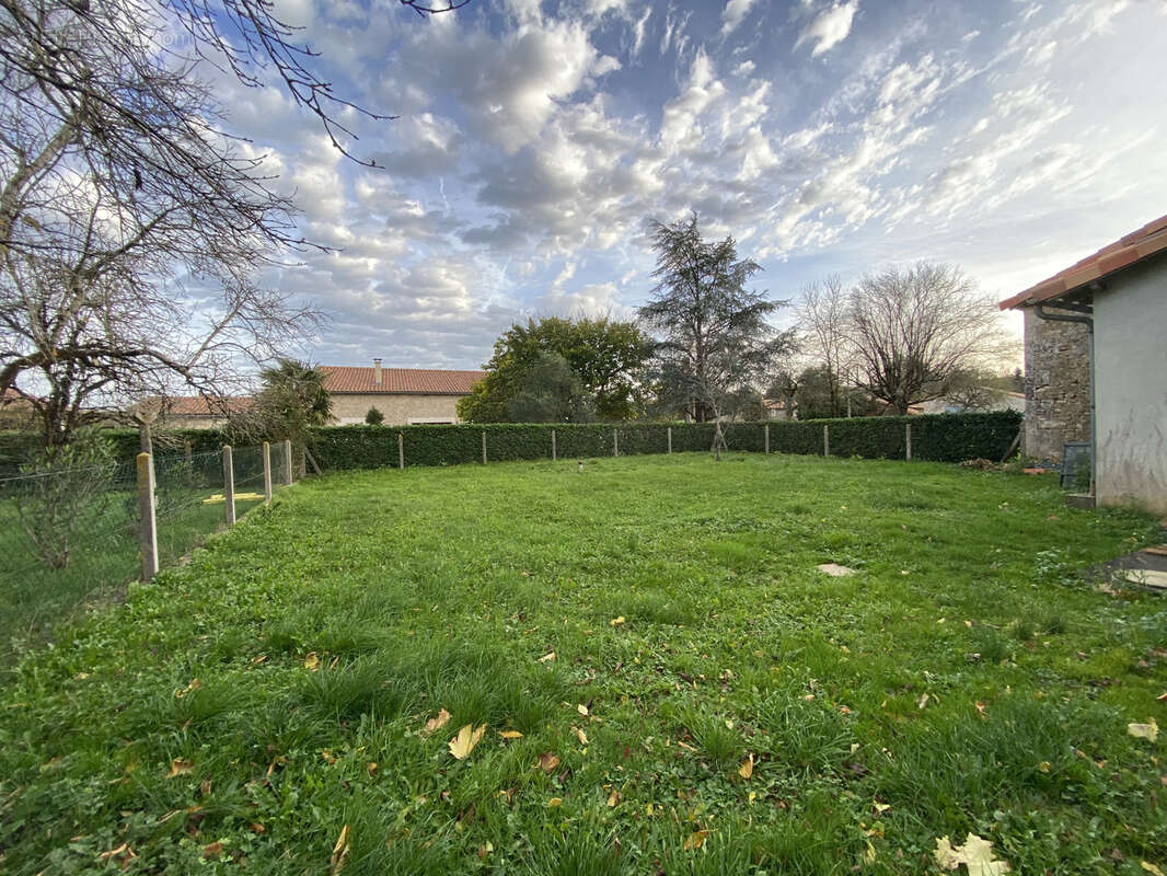 Maison à MARILLAC-LE-FRANC