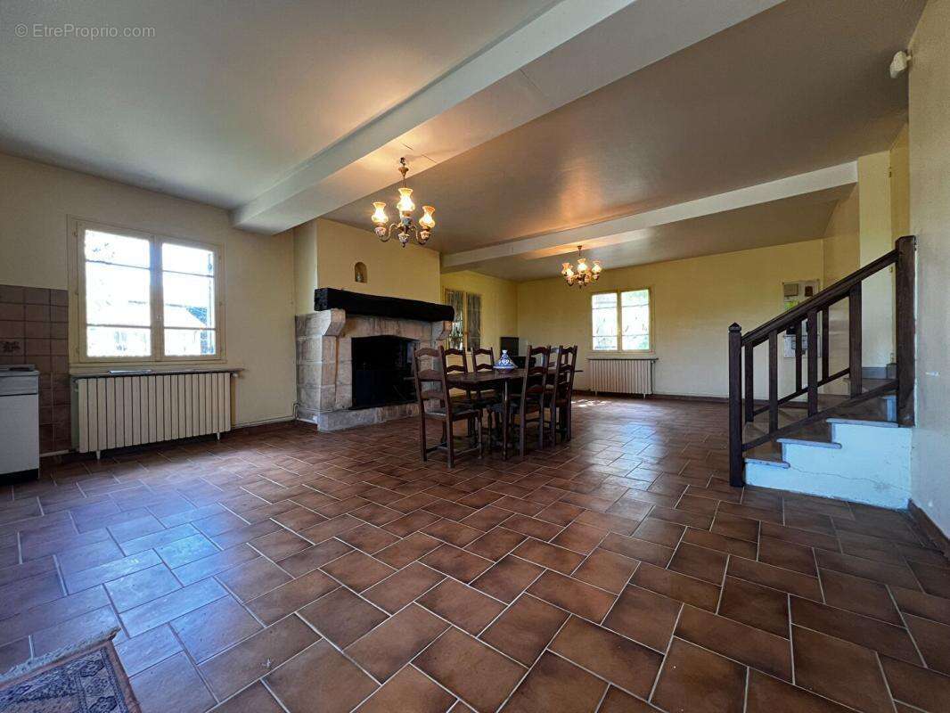 Maison à NOTRE-DAME-DE-SANILHAC