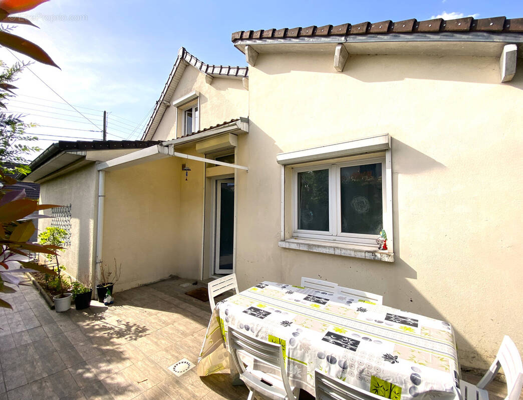 Maison à CHENNEVIERES-SUR-MARNE