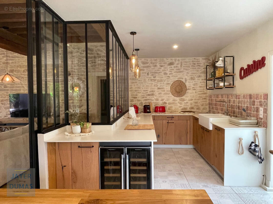 ALLERIOT - Magnifique demeure 6 Chambres, vaste Garage et Piscine - - photo 11