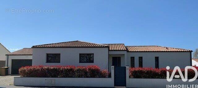 Photo 1 - Maison à NIEUL-LE-DOLENT