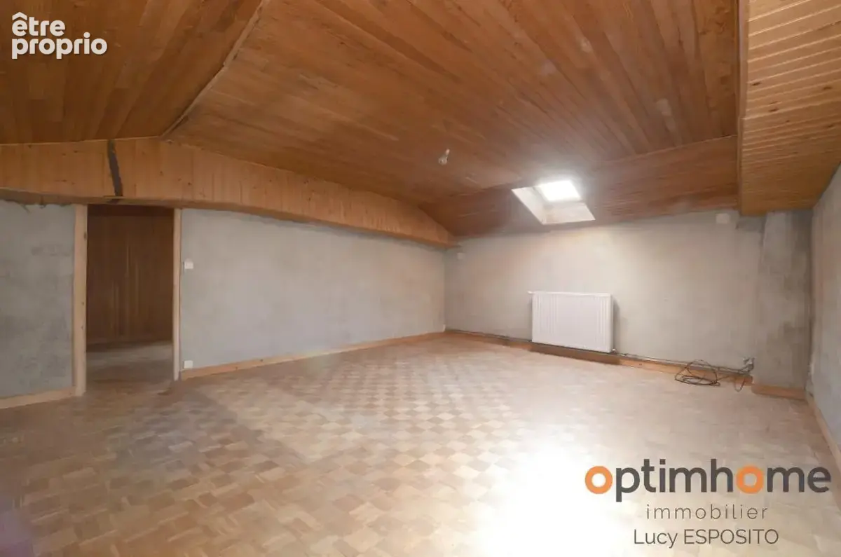  Maison en pierre à rénover avec terrain à bâtir – Nieuil (16)  - photo 11