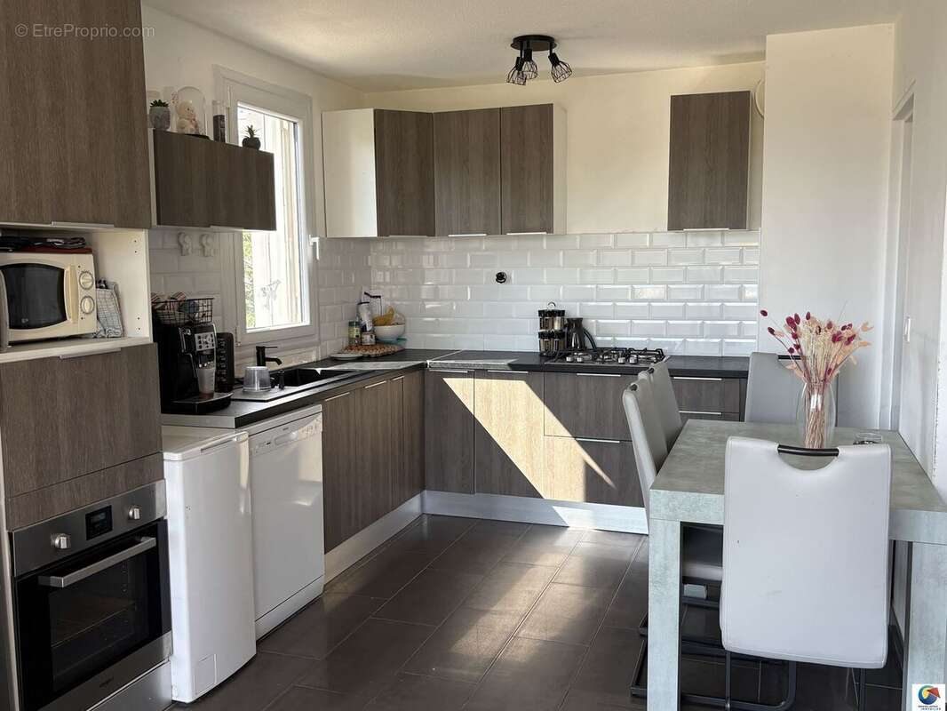 Appartement 72 m² à Bourgoin-Jallieu  - photo 2