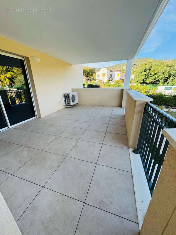 Photo 2 - Appartement à BORMES-LES-MIMOSAS