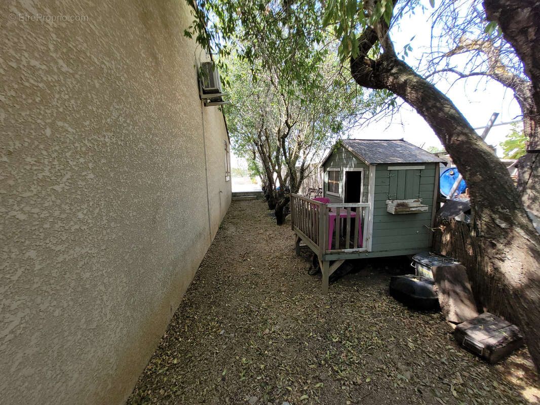 Salles d'Aude Villa de plain-pied SH 88 M2 type IV + garage et piscine sur terrain clos de 311 m2, expo sud. - photo 14