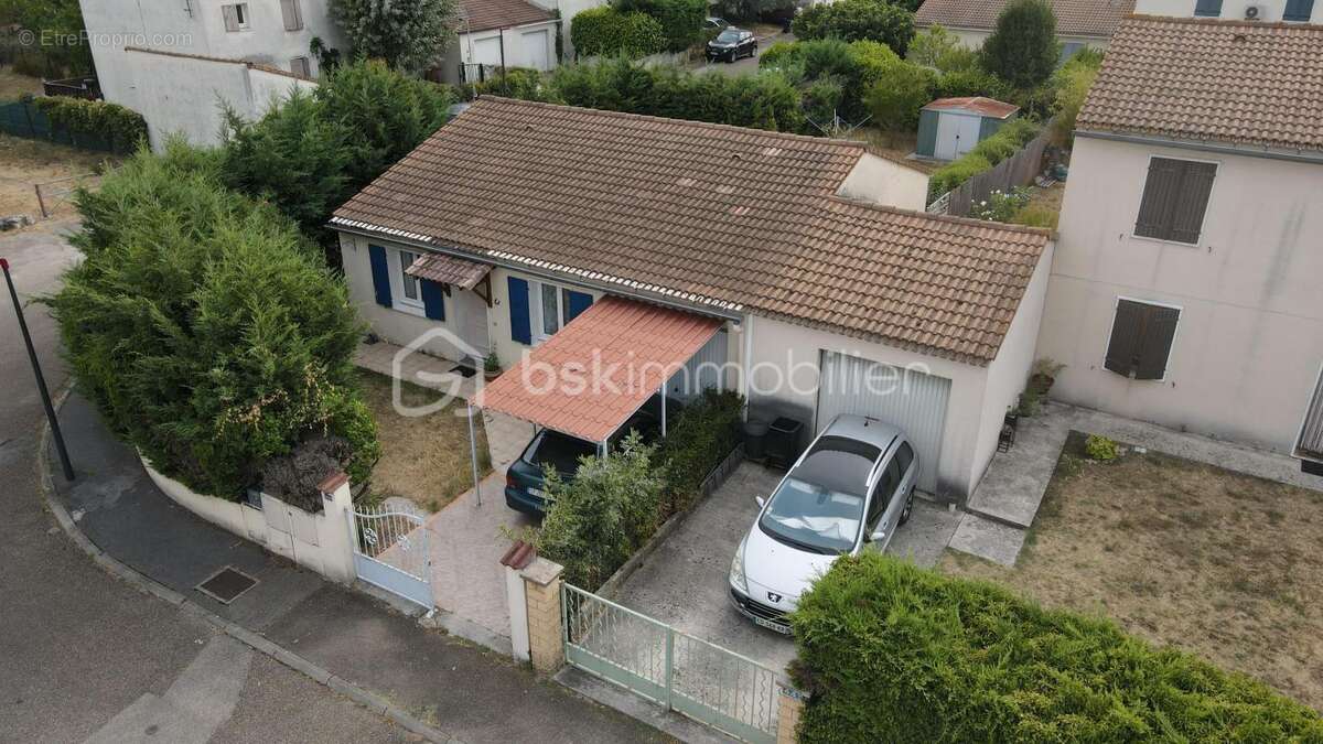 Maison 3 chambres avec garage et jardin - photo 2