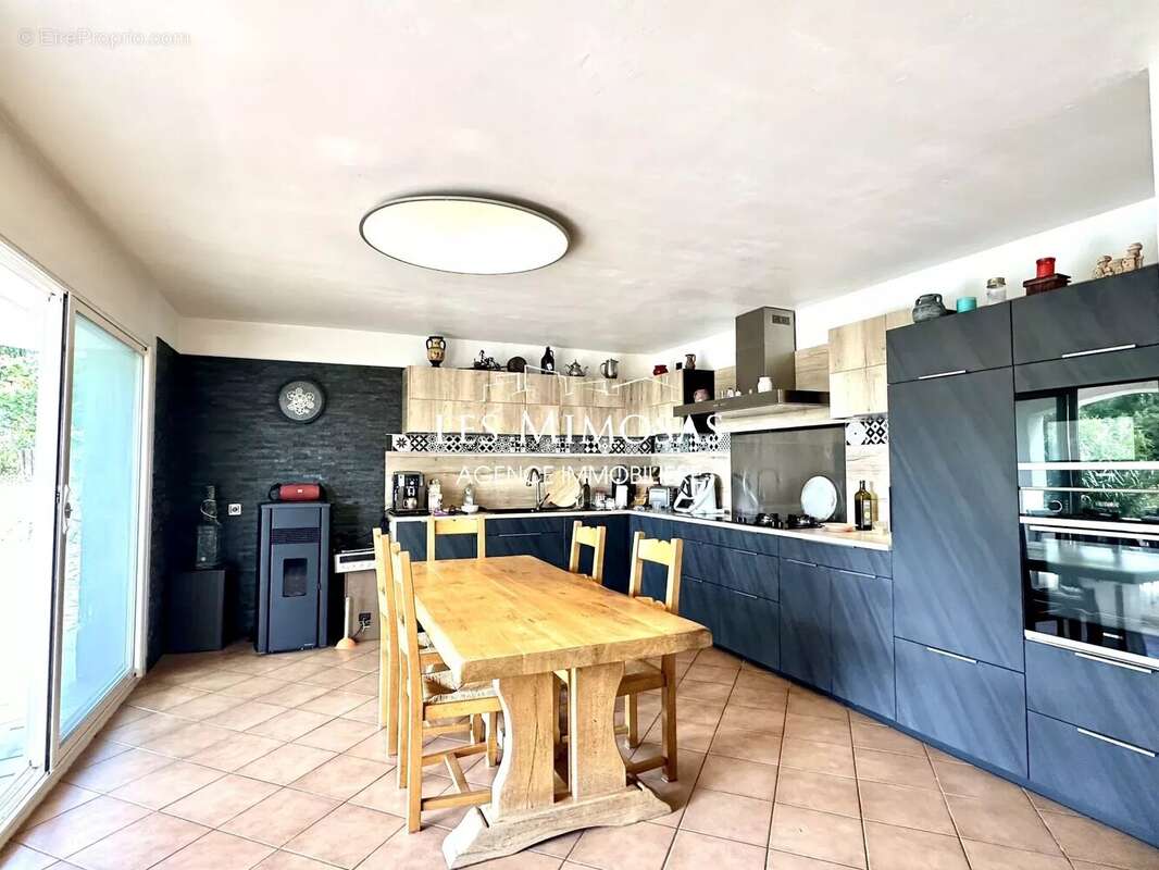 Maison à ROQUEBRUNE-SUR-ARGENS