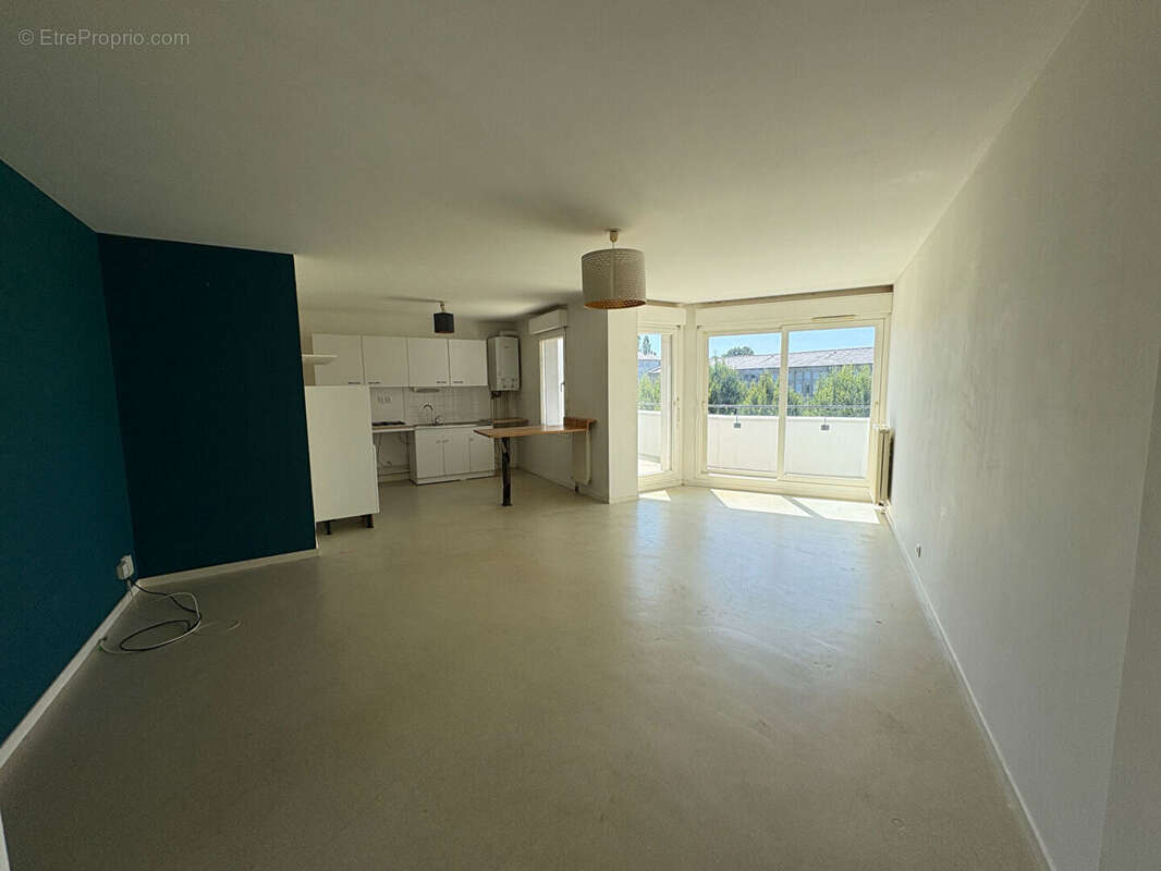 Appartement  4 pièces 74.90 m2 + Garage. - photo 5