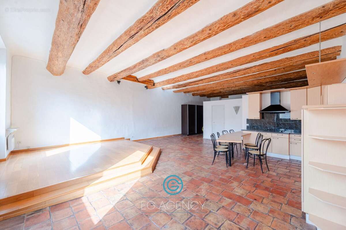 Appartement à MARSEILLE-1E
