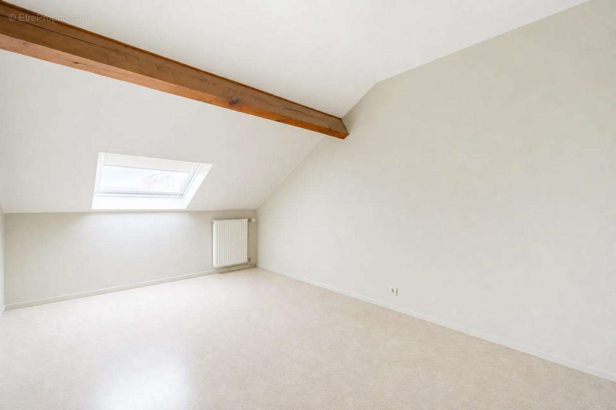 Duplex 4 pièces de 101 m² avec balcon et double garage (box) - photo 9