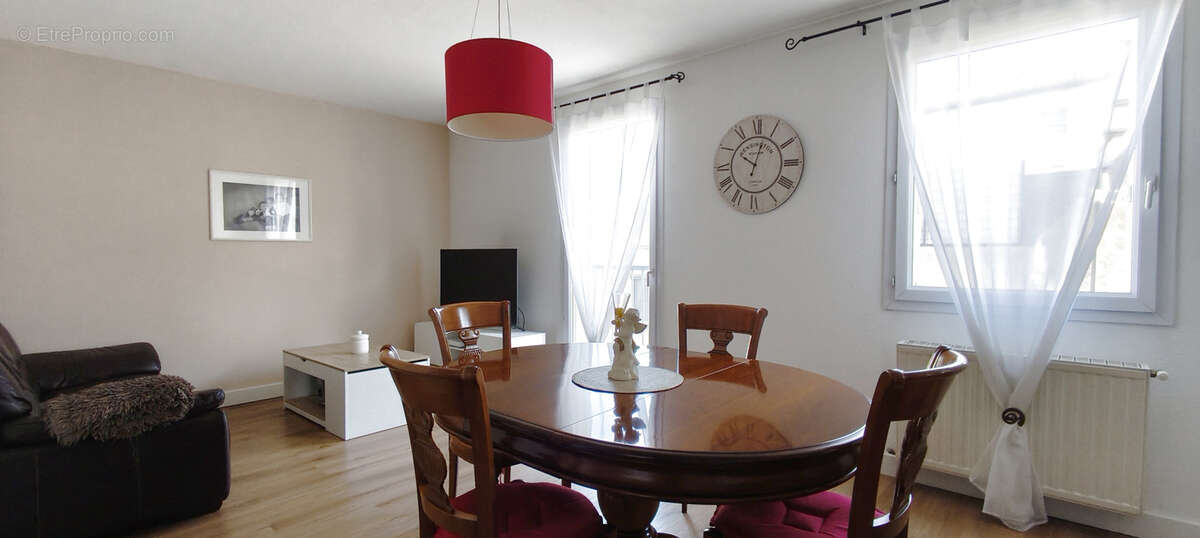 Appartement à BOURG-DE-PEAGE