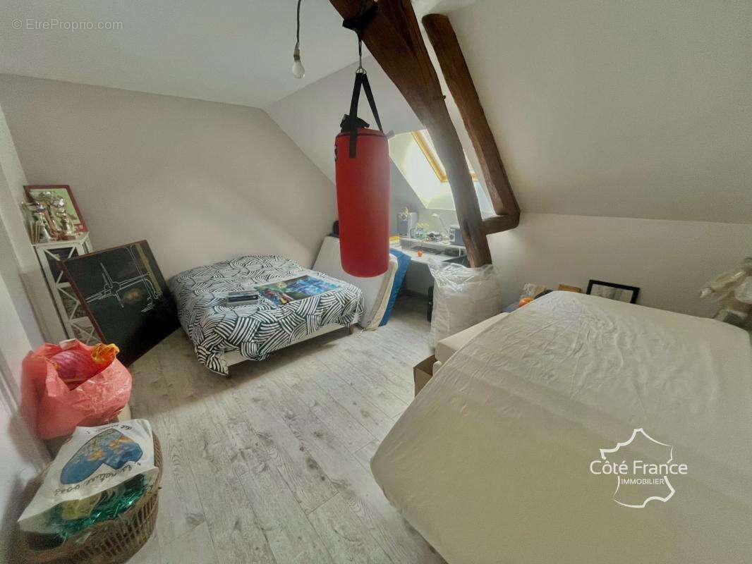 Maison à AILLANT-SUR-THOLON